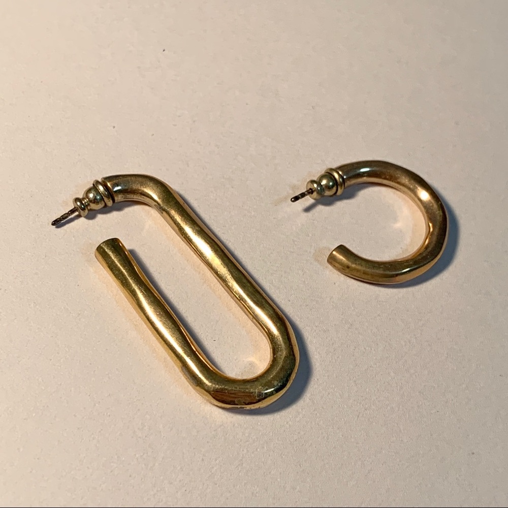 [Vintae brass asymmetrical earrings]